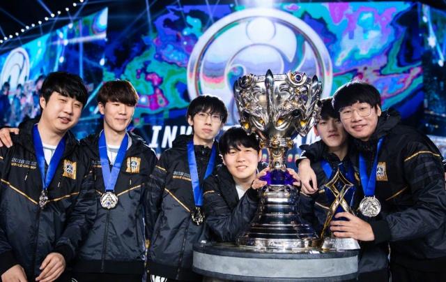 心病也是病！巴萨队长勇敢暂停：阿劳霍申请无限期心理假期（心理健康同样重要：巴萨队长阿劳霍主动申请无限期心理休假）